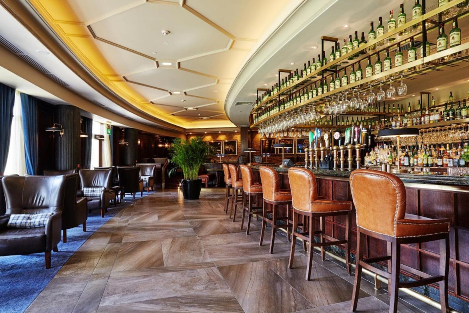 Fota Island Hotel And Spa Εξωτερικό φωτογραφία The bar at the 1903 Lounge