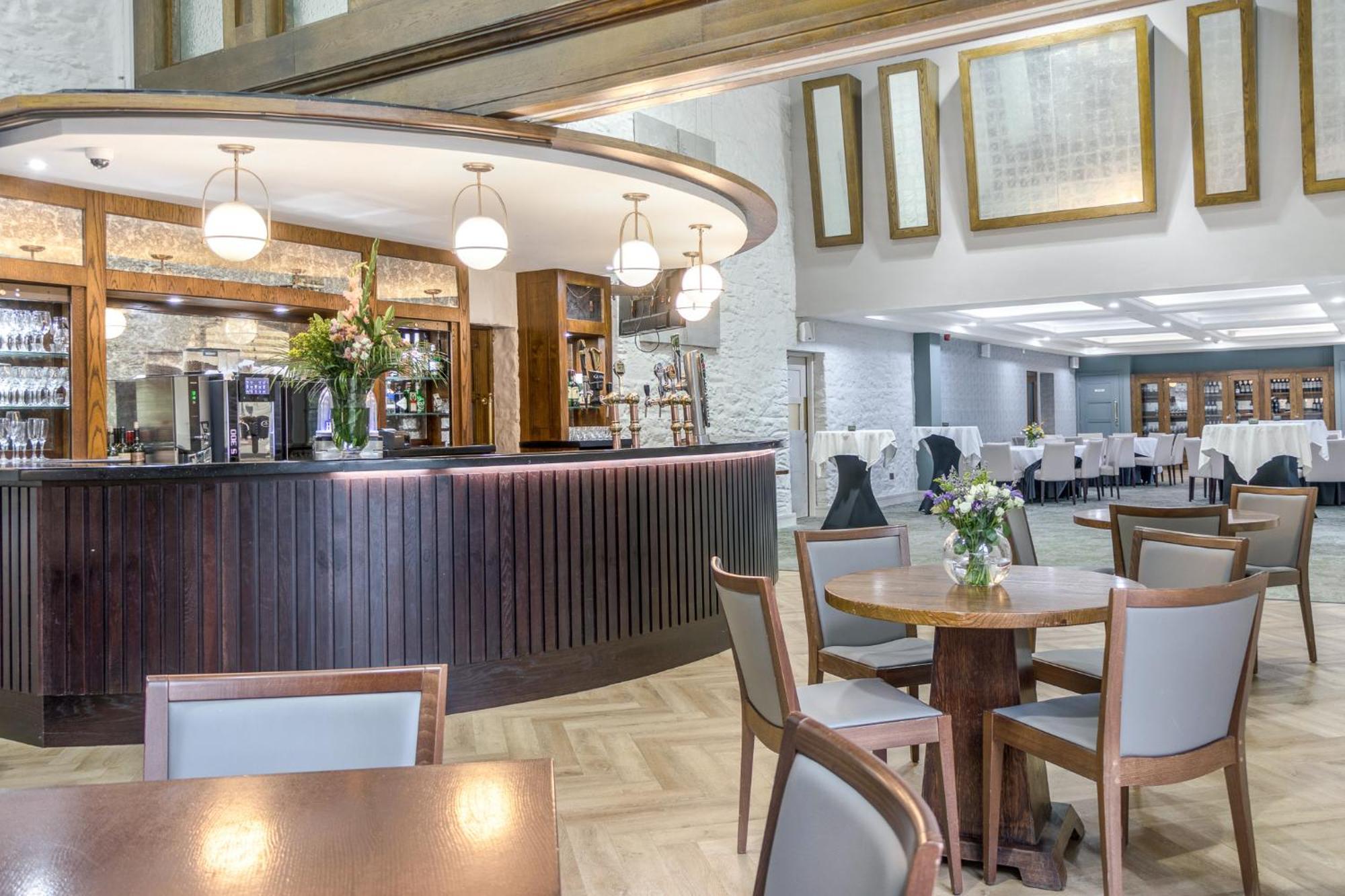 Fota Island Hotel And Spa Εξωτερικό φωτογραφία The restaurant at the National Railway Museum