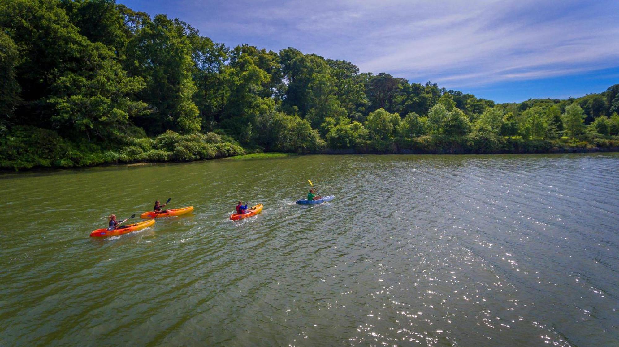 Fota Island Hotel And Spa Εξωτερικό φωτογραφία Kayakers on Lake Lurleen