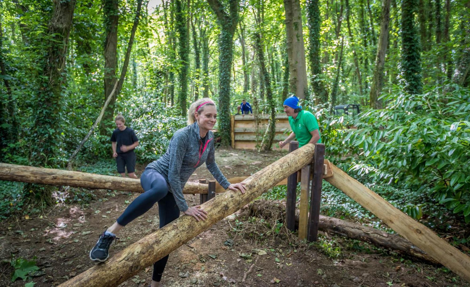 Fota Island Hotel And Spa Εξωτερικό φωτογραφία A woman climbing over a log