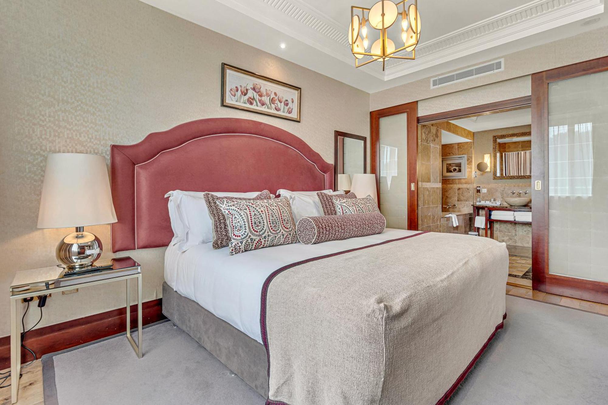 Fota Island Hotel And Spa Εξωτερικό φωτογραφία A bedroom at the hotel