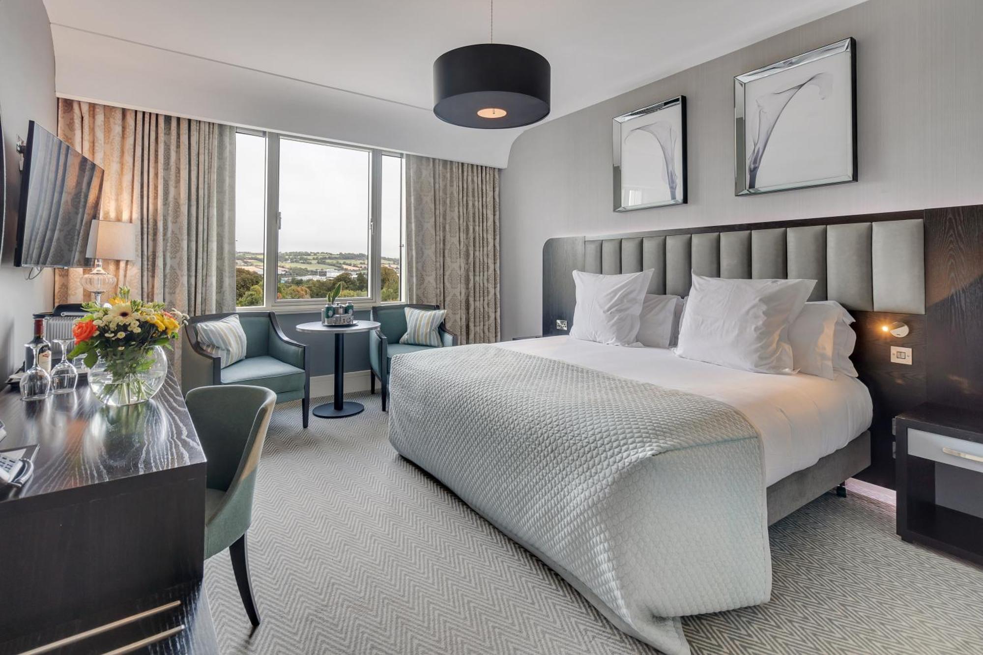 Fota Island Hotel And Spa Εξωτερικό φωτογραφία A room at the hotel