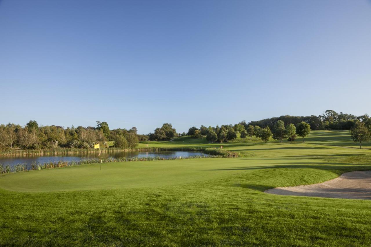 Fota Island Hotel And Spa Εξωτερικό φωτογραφία The 18th hole at the 2007 Open de France